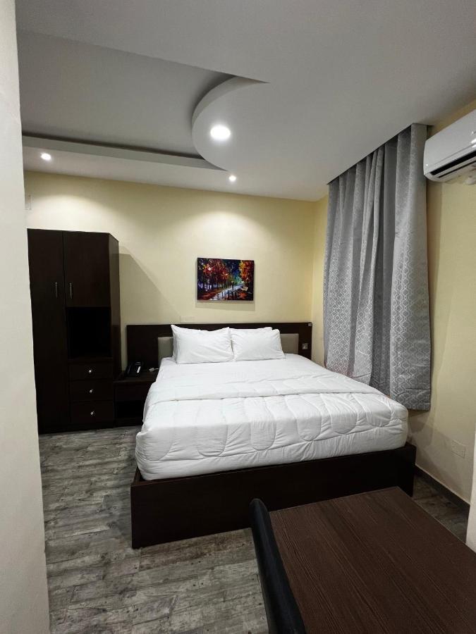Fragrance Apartments And Suites Ibadan Extérieur photo